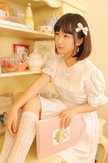 高校老师诱骗女生